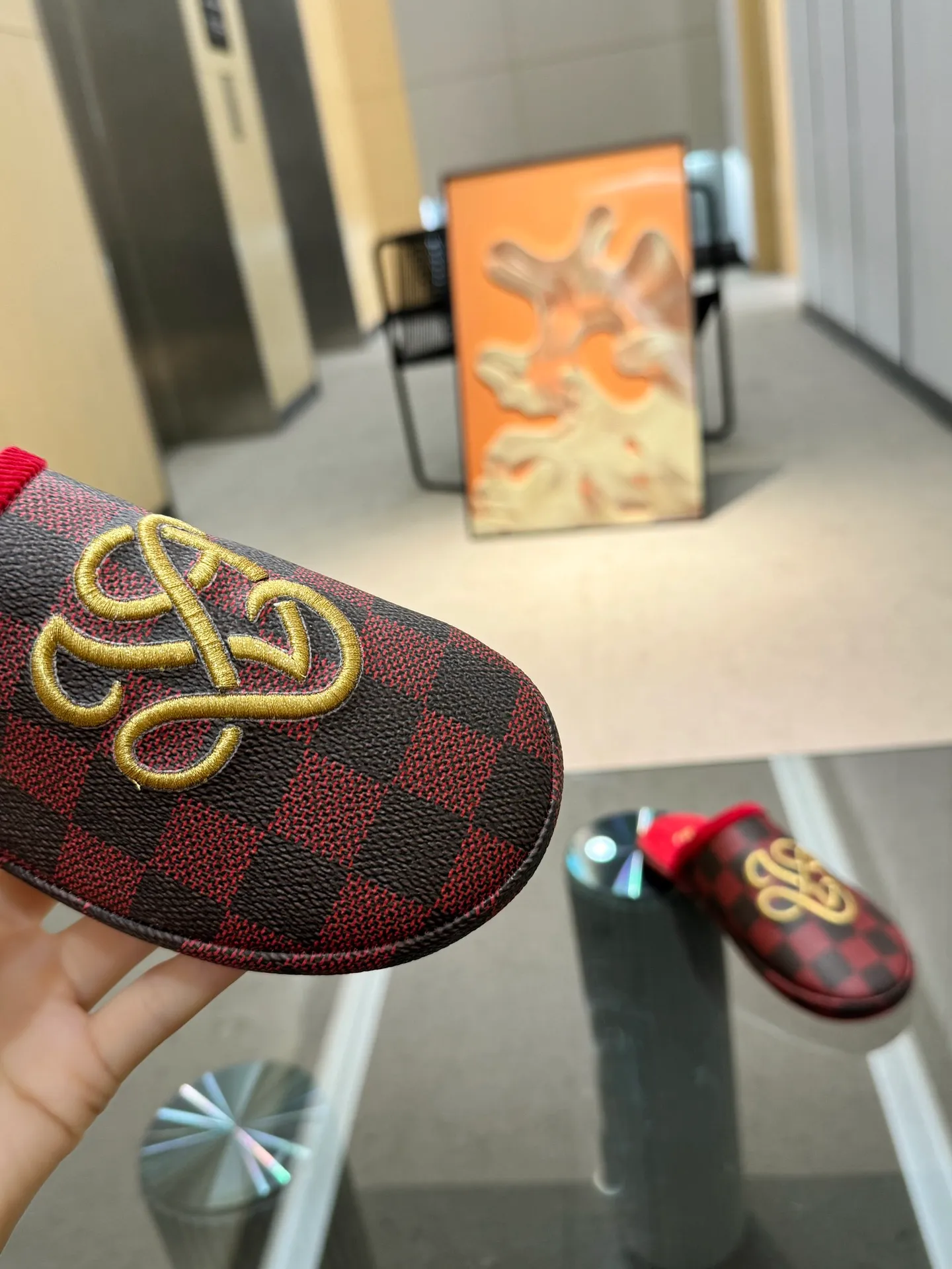 👟👟Ex-factory price 320👟👟 The 2024 couple’s counter features the latest hard goods of LV and Loewe co-branded slippers🆕 ✿Purchase level! Full of high-end feel! A popular model among bloggers at home and abroad, it’s retro and fashionable and looks amazing on your feet! Official website main recommendation code number 35-46